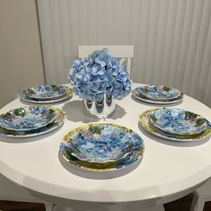 Nicole Miller Hydrangea Melamine Dinnerware Set NWOT 12 pieces